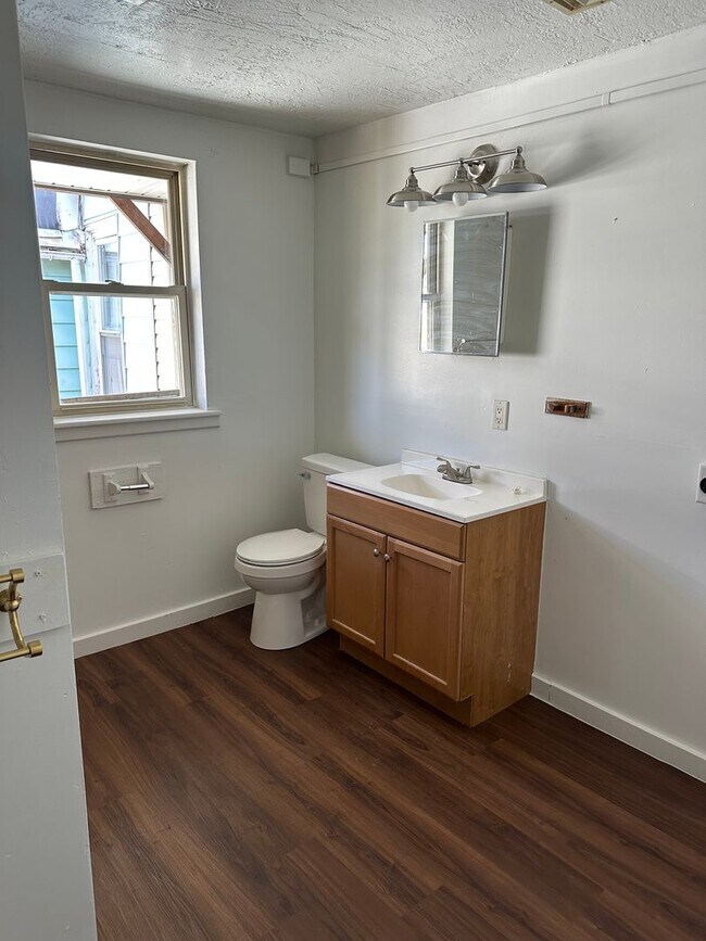 Photo - 717 E Clarke Ave Unidad 2nd Floor