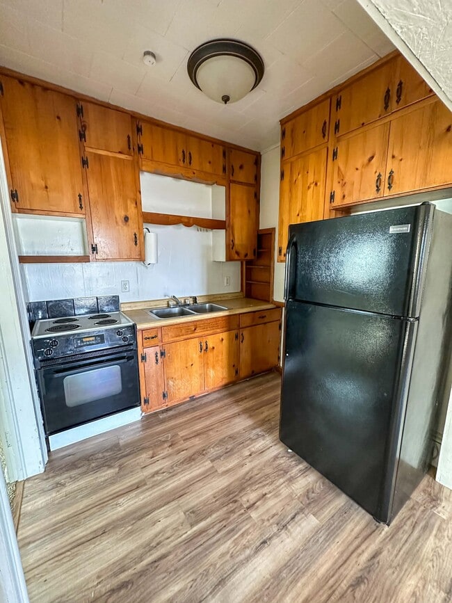 kitchen - 717 Summit St Unidad 4