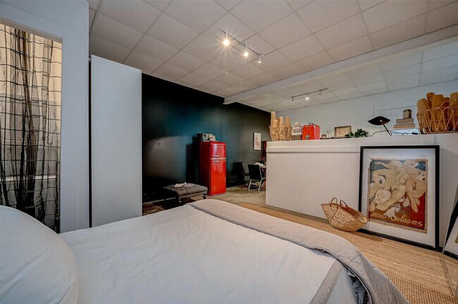 Building Photo - 1612 W Alabama St