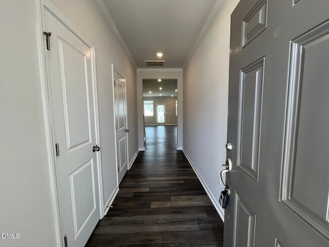 Photo - 5047 Tura St