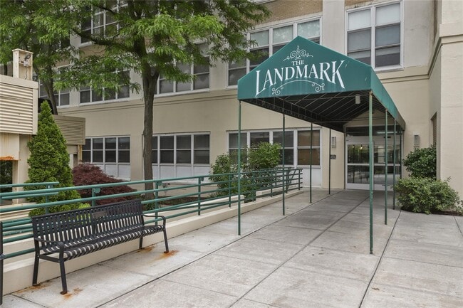 Photo - 1 Landmark Sq Unidad 227 Rental