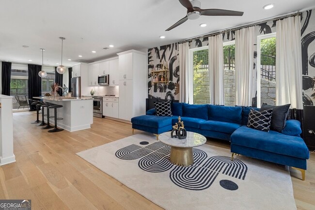 Photo - 371 Pratt Dr SE