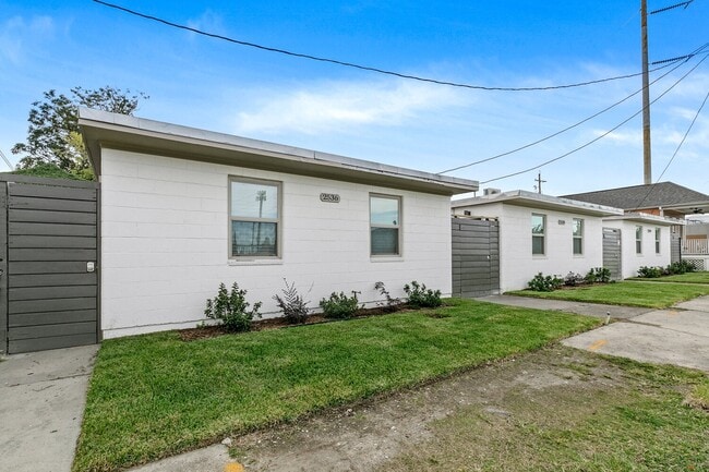 Building Photo - Charming Studio in Mid-City New Orleans – Utilities Included, Modern Kitchen, Shared Laundry