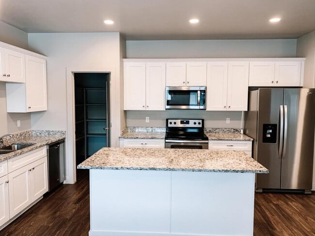 Photo - 302 E 1500 N