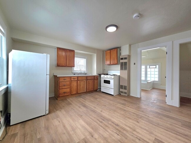 Building Photo - 1020-1022 Smith St Unit 1020 Upper