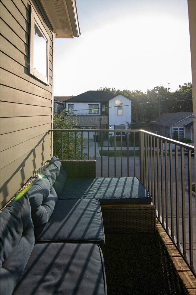 Photo - 2306 Wipprecht St