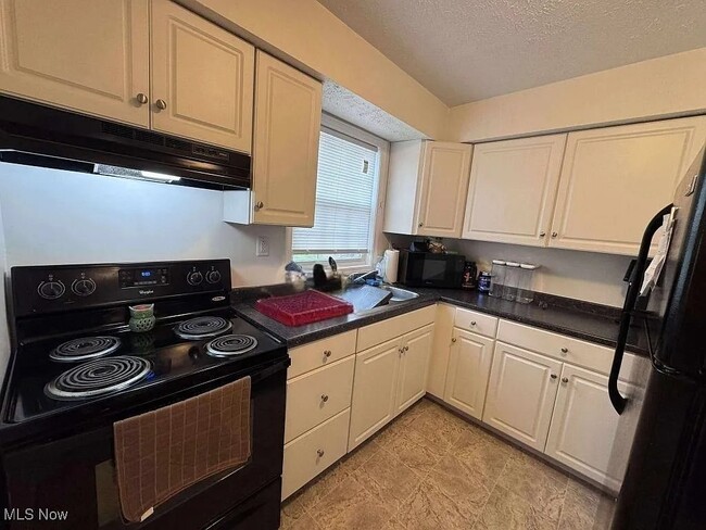 Photo - 545 E McConnel Ave Unit Apt. 2