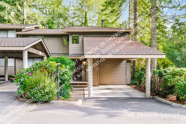 Building Photo - 825 NW Huckle Dr Rental