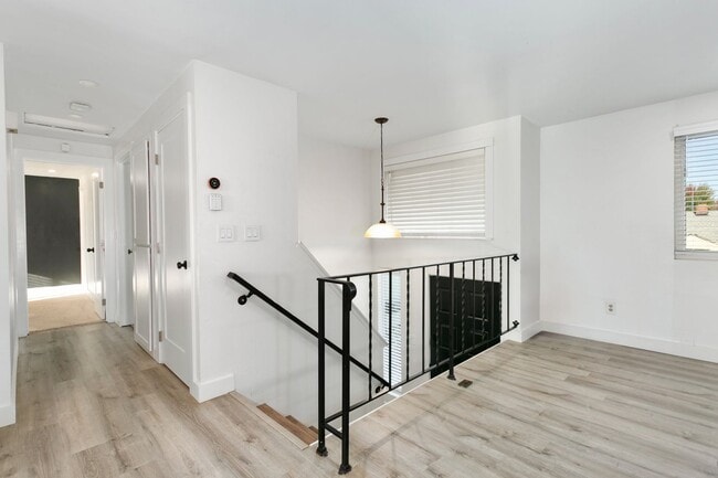 Photo - Modern 4bd 2.5 bath Home