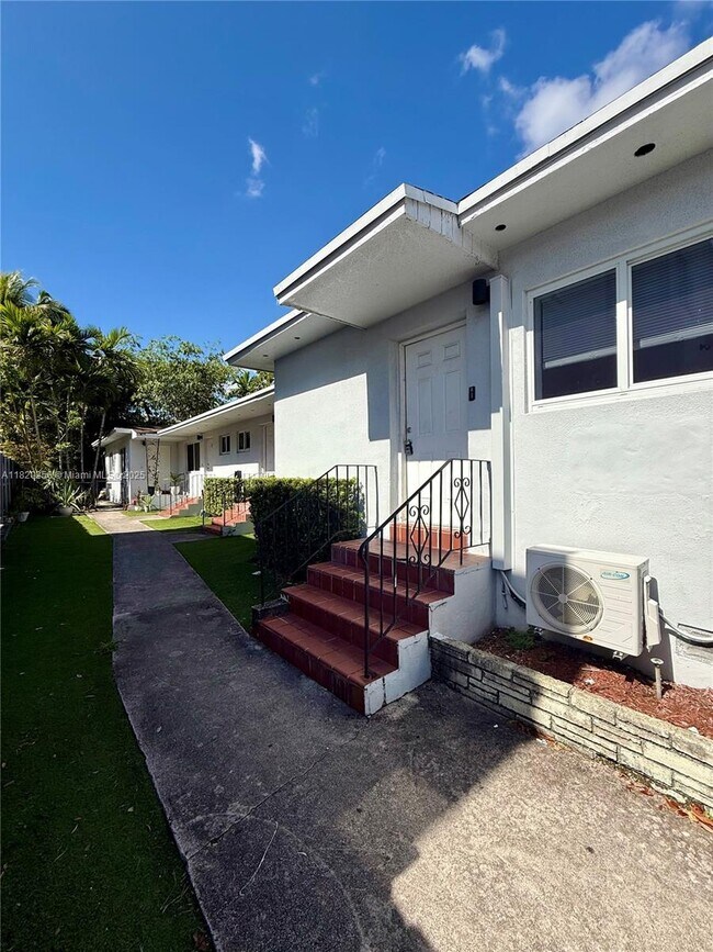 Building Photo - 560 NE 67th St Unit 4 Rental