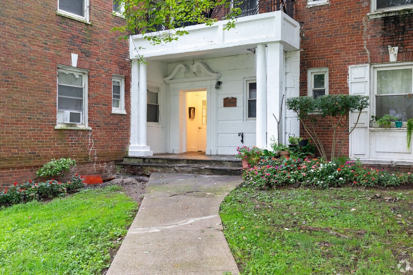 Photo - 457 W State St Unit 1A