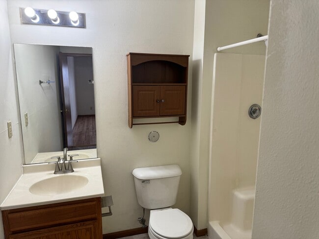 Photo - Wilshire Commons Apartments