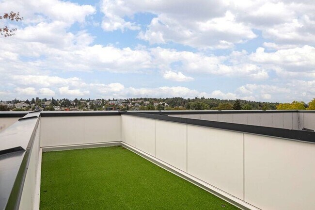 Photo - CHRONICLE: Stylish Wallingford Studios with Full Appliance Package & Premium Amenities