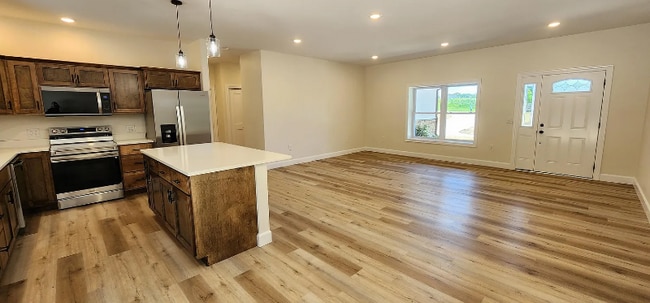 Photo - 504 Brian St