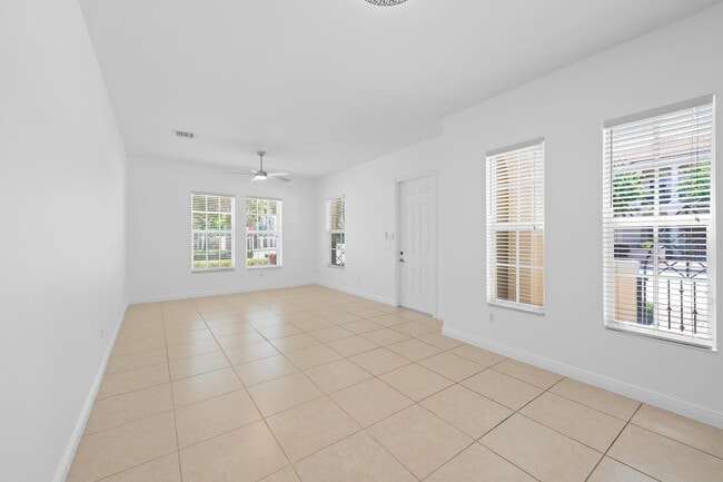 Photo - 870 NW 83rd Ln