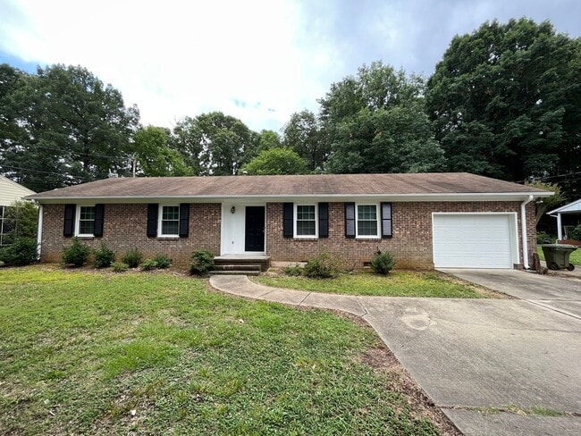 Ranch-Style 3BD, 2BA North Raleigh Home wi... - Ranch-Style 3BD, 2BA North Raleigh Home wi...