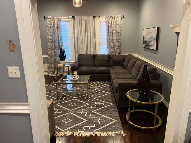 Photo - 514 W 38th St