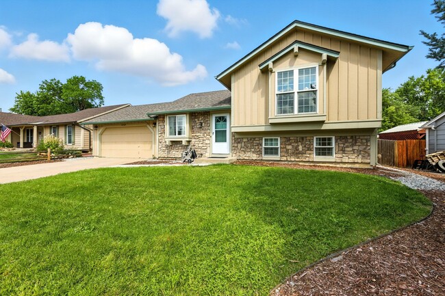 Tri-Level 3 Bedroom 2 Bath Large Backyard ... - Tri-Level 3 Bedroom 2 Bath Large Backyard ... House