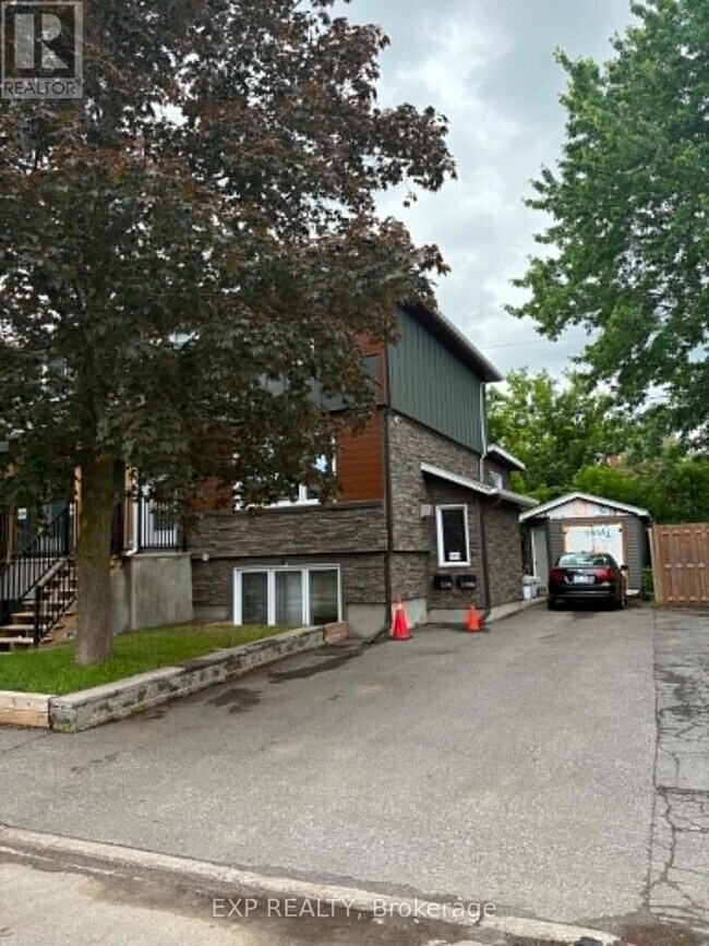 Photo - 340 Queen Mary St