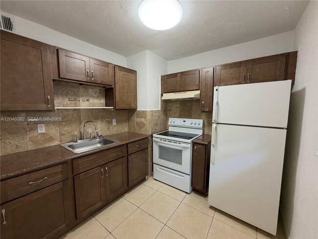 Photo - 5960 NE 5th Ct Unit 2