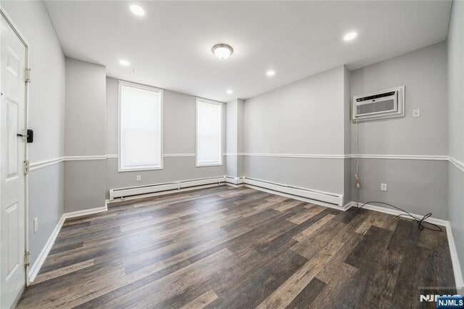 Photo - 309 14th St