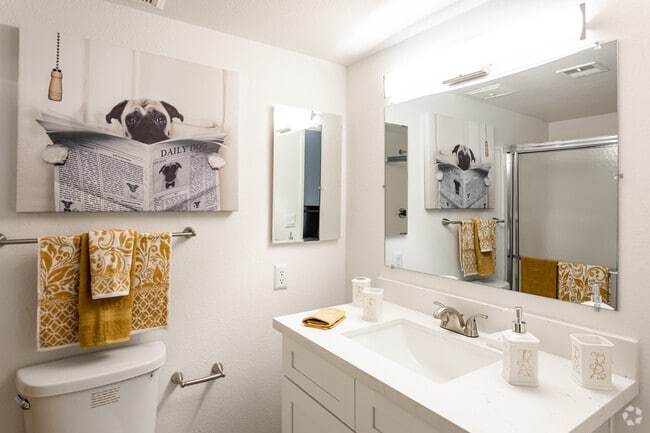 2BR, 2BA - 931 SF