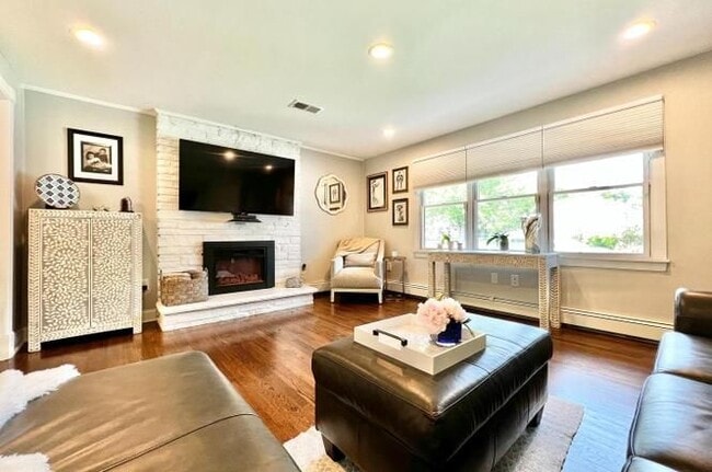 Photo - 12 Chelmsford Dr