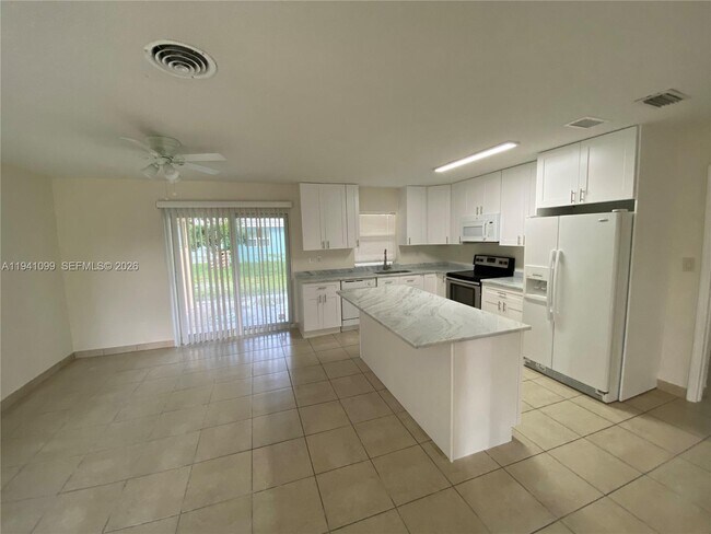 Photo - 851 SW 63rd Way