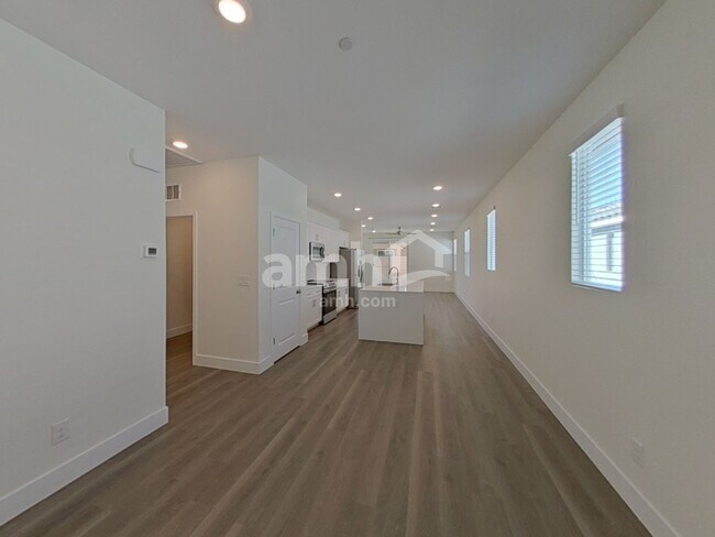 Photo - 901 English Primrose St