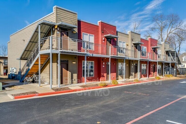 Photo - 1200 W Walnut St Unit C203