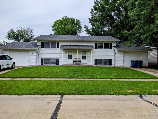 Photo - 303 N 6th St