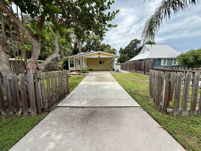 2716 Blossom Dr
