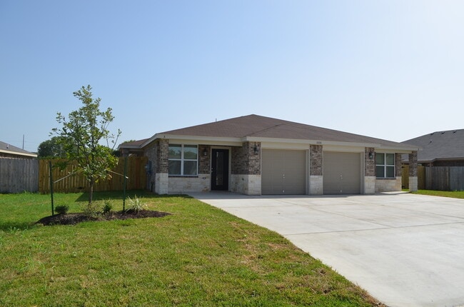 Photo - 1800Tru Unit B-STILL OCCUPIED BY RESIDENT