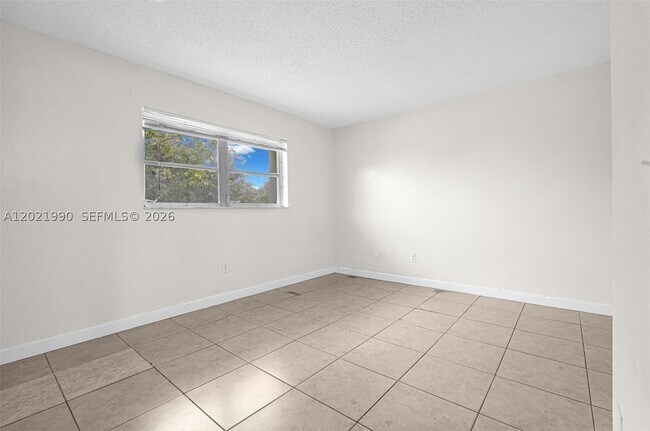 Building Photo - 400 NW 65th Terrace Unit 222