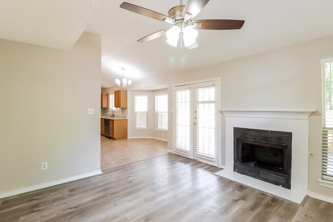 Photo - 403 Windhurst Dr