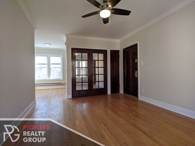Building Photo - 3815 N Greenview Ave Unit 3E