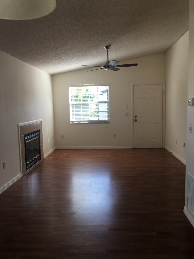 Photo - 2BR 2BA Mirror Lake Condo - Near IMG Acade...