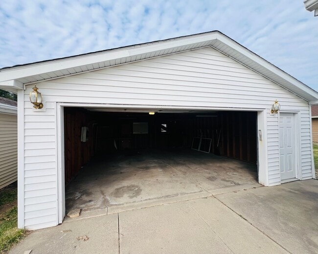 Photo - 3 Bedroom Home w/ Garage in Marion, IA