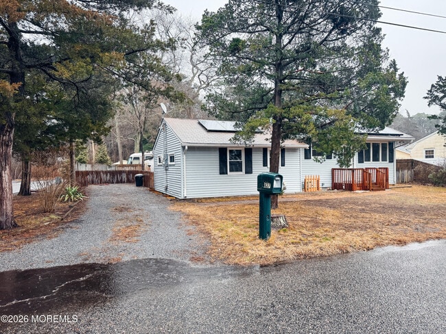 Photo - 827 Rogers St