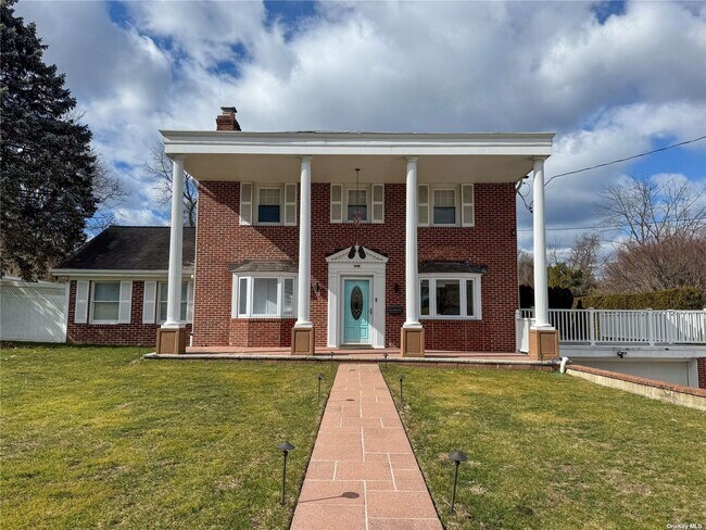 Photo - 10 Wolfle St House