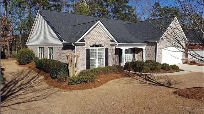 Photo - Room in House on Stoneleigh Run Dr NE