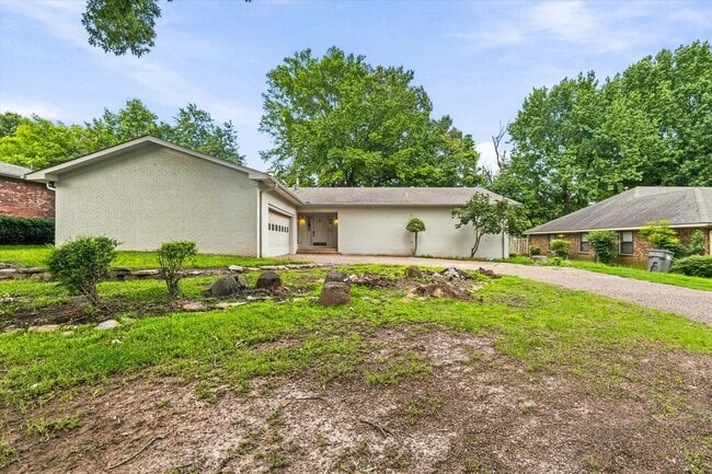 Photo - 4-BED, 2-BATH ALL-BRICK HOME NEAR JONESBORO COUNTRY CLUB!