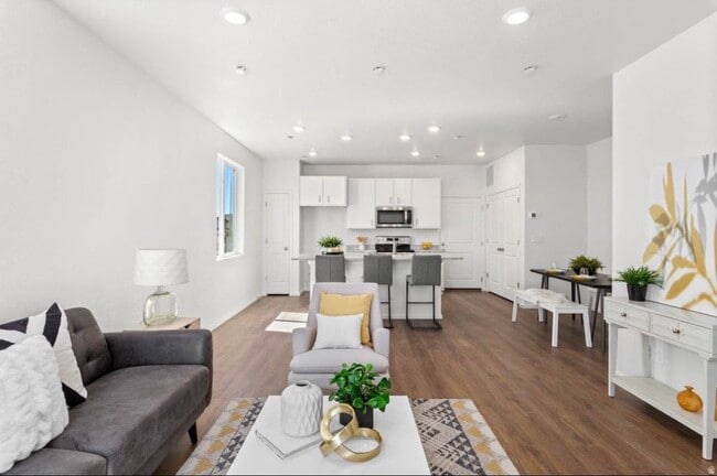 Photo - 182 E Arcade Dr