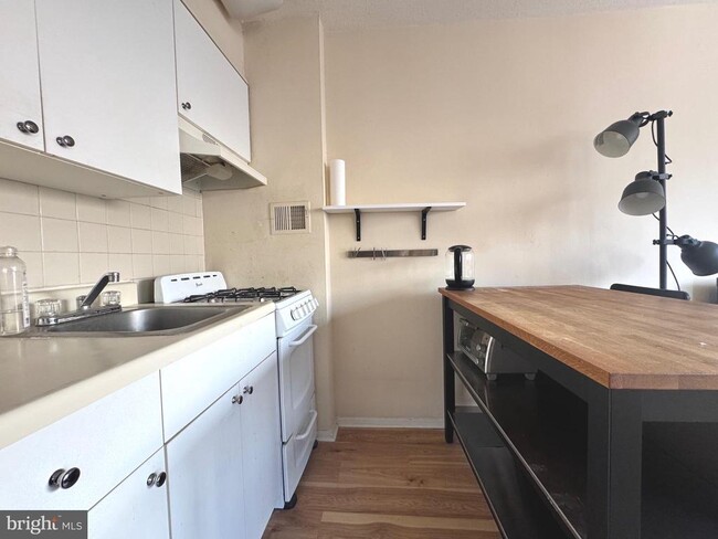 Photo - 2101 Chestnut St Unit 607