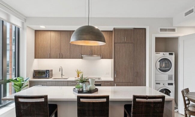 Photo - 1211 Van St SE Unit 913