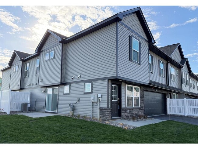 Building Photo - 5285 Long Pointe Pass