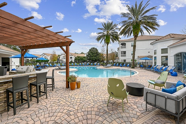 Exterior - Piscina (2) - Halston World Gateway Apartment Homes