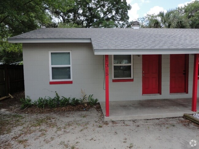 Building Photo - Nice recently Remodel 2 bedroom/1 bath duplex Rental