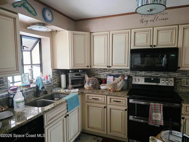 Photo - 870 Spirea Dr