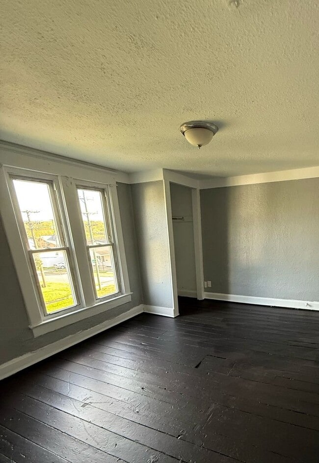 3 bedrooms 1 bath - 3 bedrooms 1 bath House